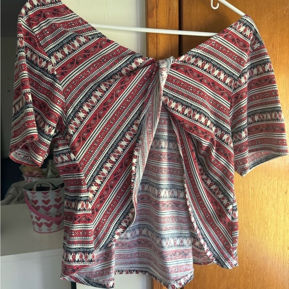 Red white and blue size medium short sleeve shirt open back - Picture 3 of 3